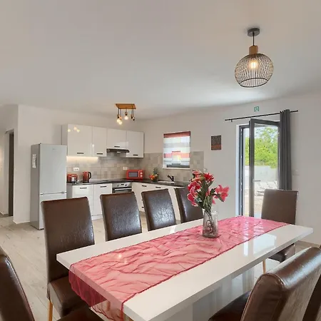 Holiday home Larimar *