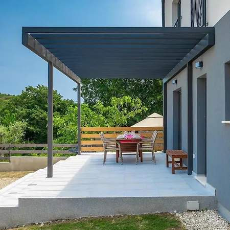Holiday home Larimar