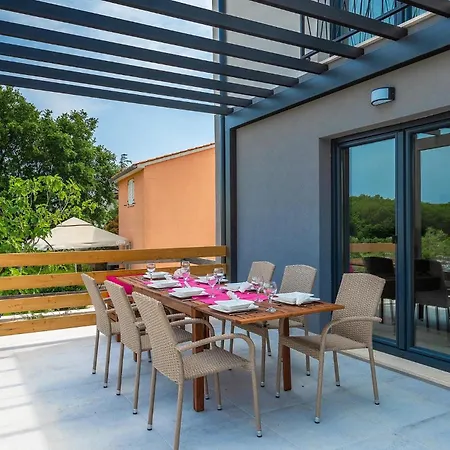 Holiday home Larimar Pula