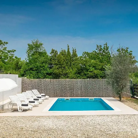 Holiday home Larimar *