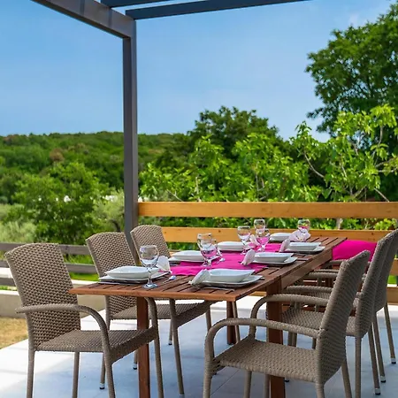 Holiday home Larimar *