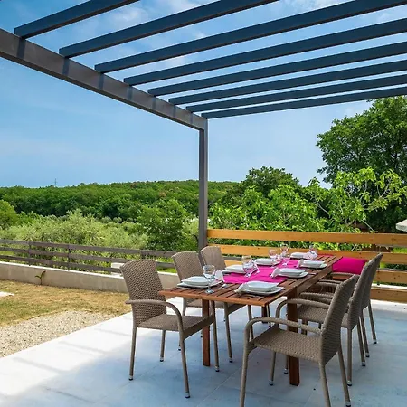 Holiday home Larimar *