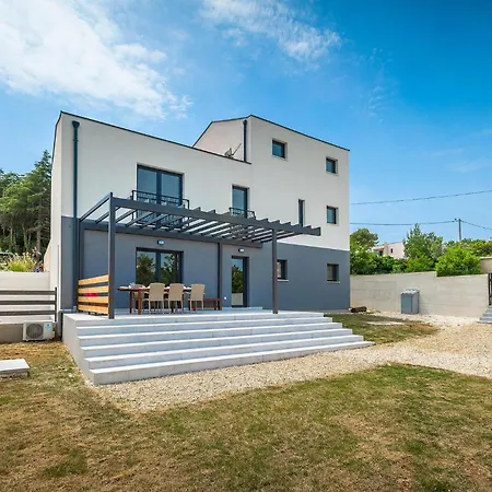 Holiday home Larimar *